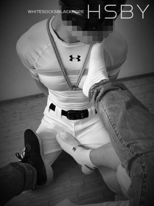 erectionary:  whitesocksblackrope:  新作Part 2:白袜凌辱  So beautiful.Kinky blog - http://erectionary.blogspot.com 