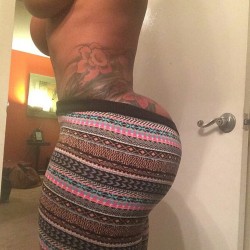 queen-adriel:  thesnobbyartsyblog:  everydayphotos77:Thick BodyHealthy Body  It’s not fair