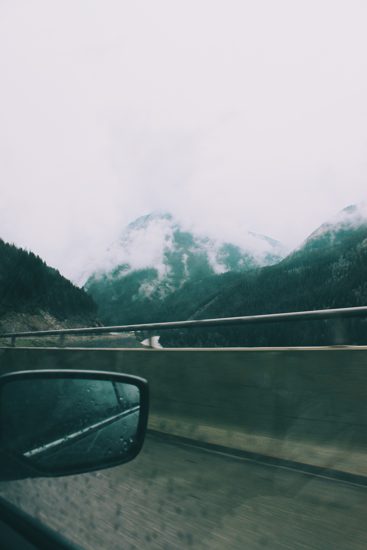 avenuesofinspiration:On Our Way | @Mammothstock | AOI 