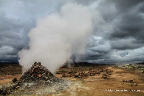islandfeuer:Drama am Himmel über Hverarönd  • ~ •  Drama in the sky of HveraröndIsland / Iceland©isl