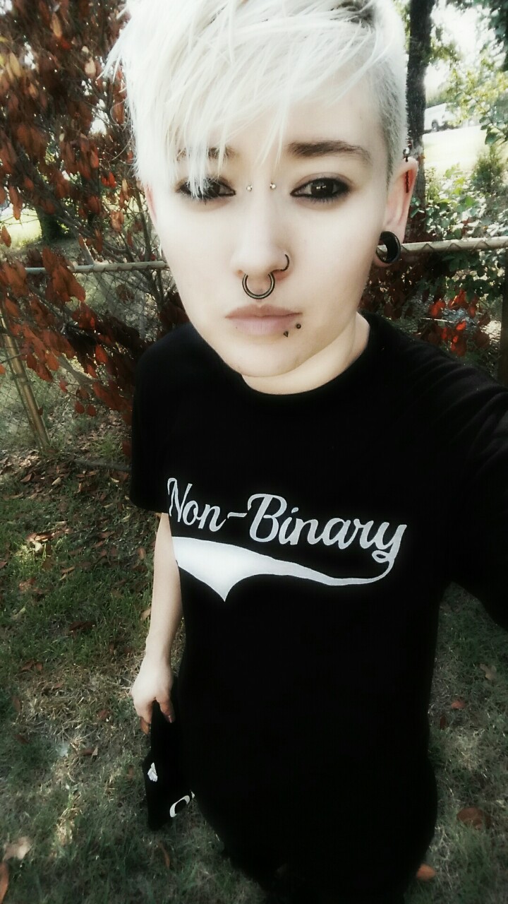 houseofalexzander:  queer-filth:  My new favorite shirt  I want your hair color!