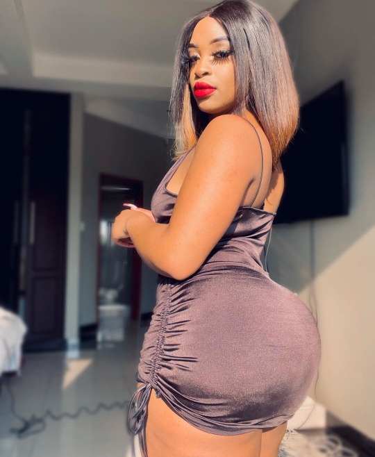 dasco4sho:princejazziedad:DeliciouslySexy Curvy Luscious BootiDelicious Mamita Ms Cindy_Makhathini…… What a Delicious Body on her…… ❤️🤍💜No doubt 