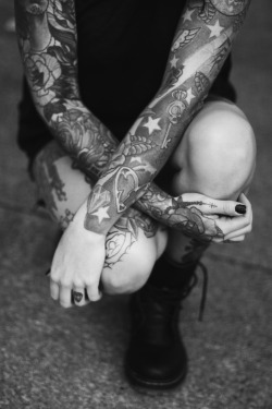 naomicraigs:  Abbey’s tattoos.Abbey works