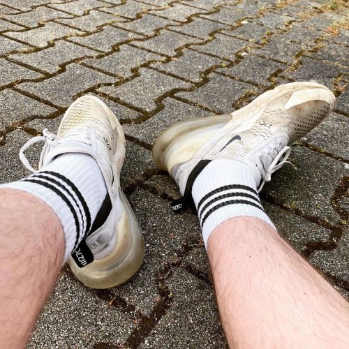 Summer is coming#sneakers #nikeshoes #nikesneakers #socks #feet #feetstagram #gay #gayboy #gayfeet