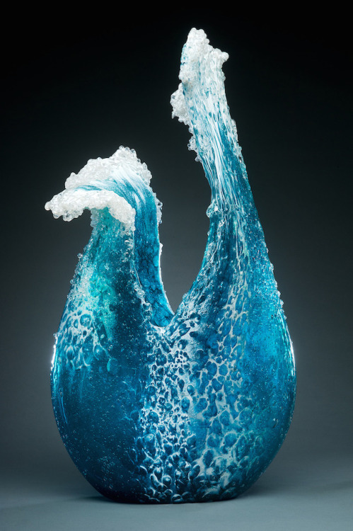 an-artastrophe: Glass Sculptures of Crashing Frozen Waves American artists couple Paul DeSomma and M