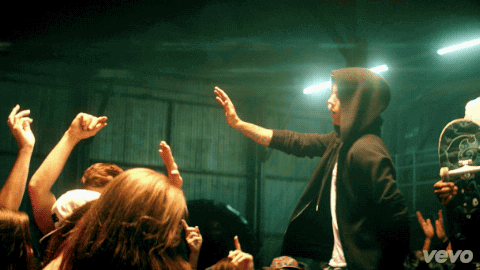 keeping-up-with-bieber:  make sure to keep watching the ‘What Do You Mean” music