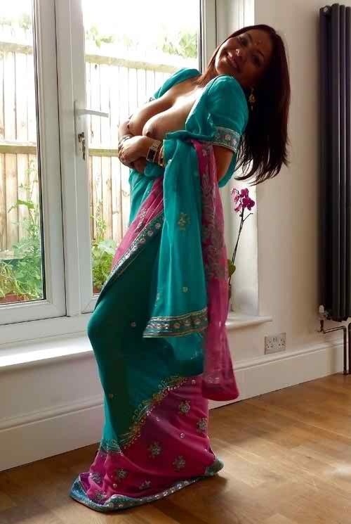 sexysouthasians:  Desi Chubb in Saree 😍😍