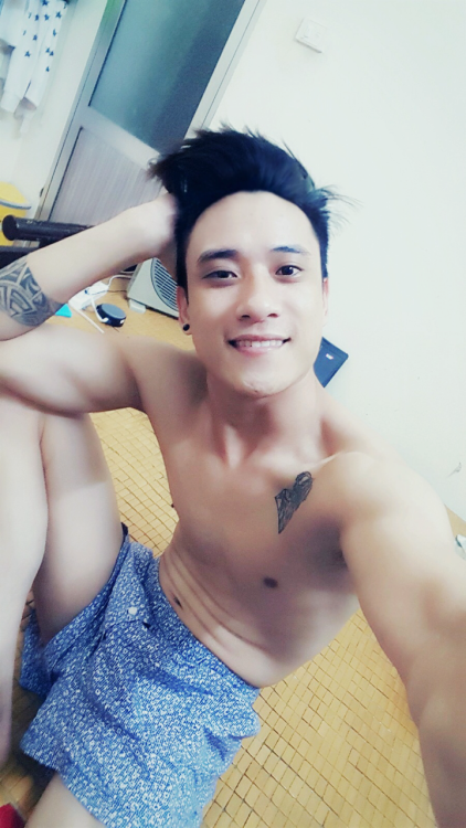 iluvnudeasianguys: 081881136: hotgaylist234: Bot gym FB Vincent Vu Crush Beautiful