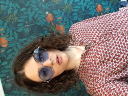 kittykat8311:  burgeoningfeminine:  I’m still not sure if these glasses are good or if they make me look like a weird aunt.   Also this photo is sideways then I’m not really sure why that’s happened  Almost Famous (2000) 
