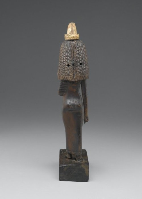 Small wooden statuette of Lady Tuty, 18th Dynasty, reign of Amenhotep III from Medinet Gurob