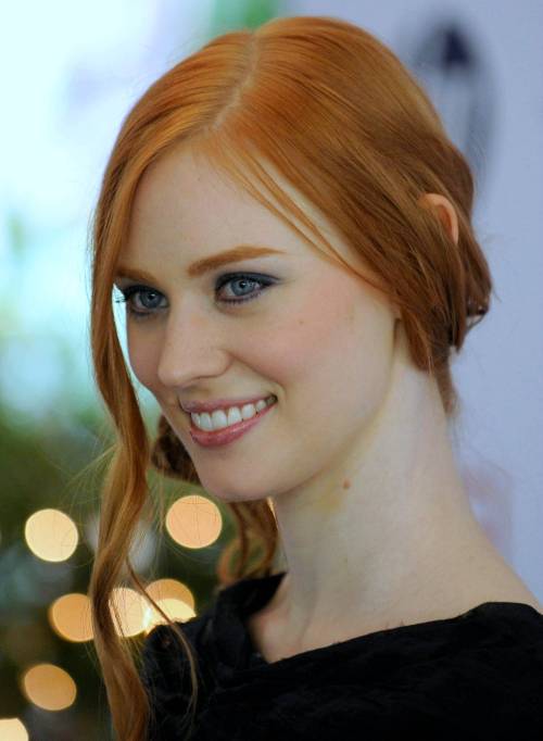 gentlemanboners: Deborah Ann Woll. www.snapchat.com/add/gentlemanboners Stunning