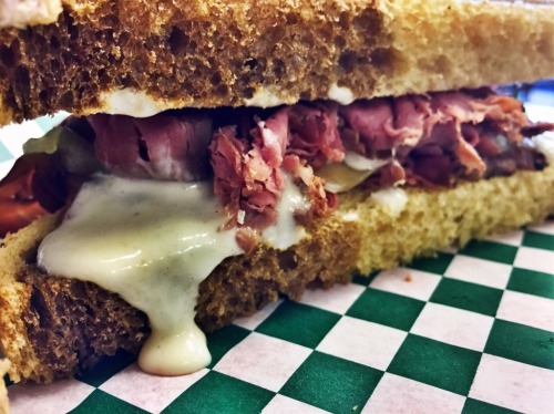 This is the sexiest sandwich I have ever seen.  From Alton Brown&rsquo;s review of Road Eats in Indi