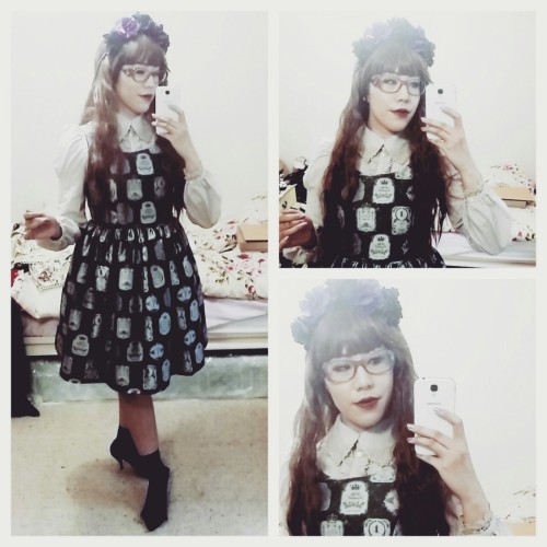 archadianskies:Threw together a super quick coord with a floral headdress, Victorian Maiden blouse a