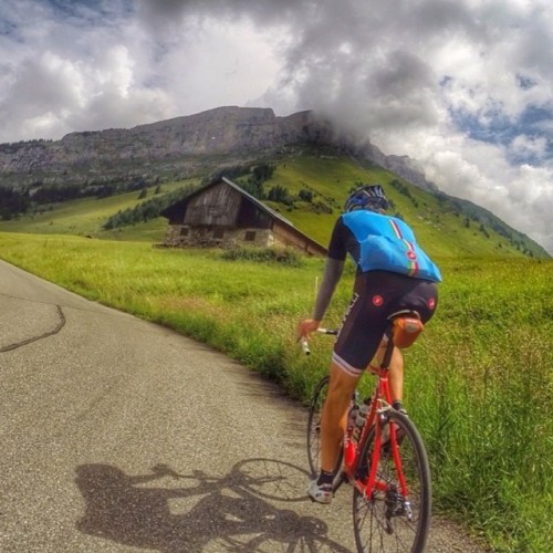 castellicycling:  @jonrskratch showing us another amazing ride with @wakebikeman