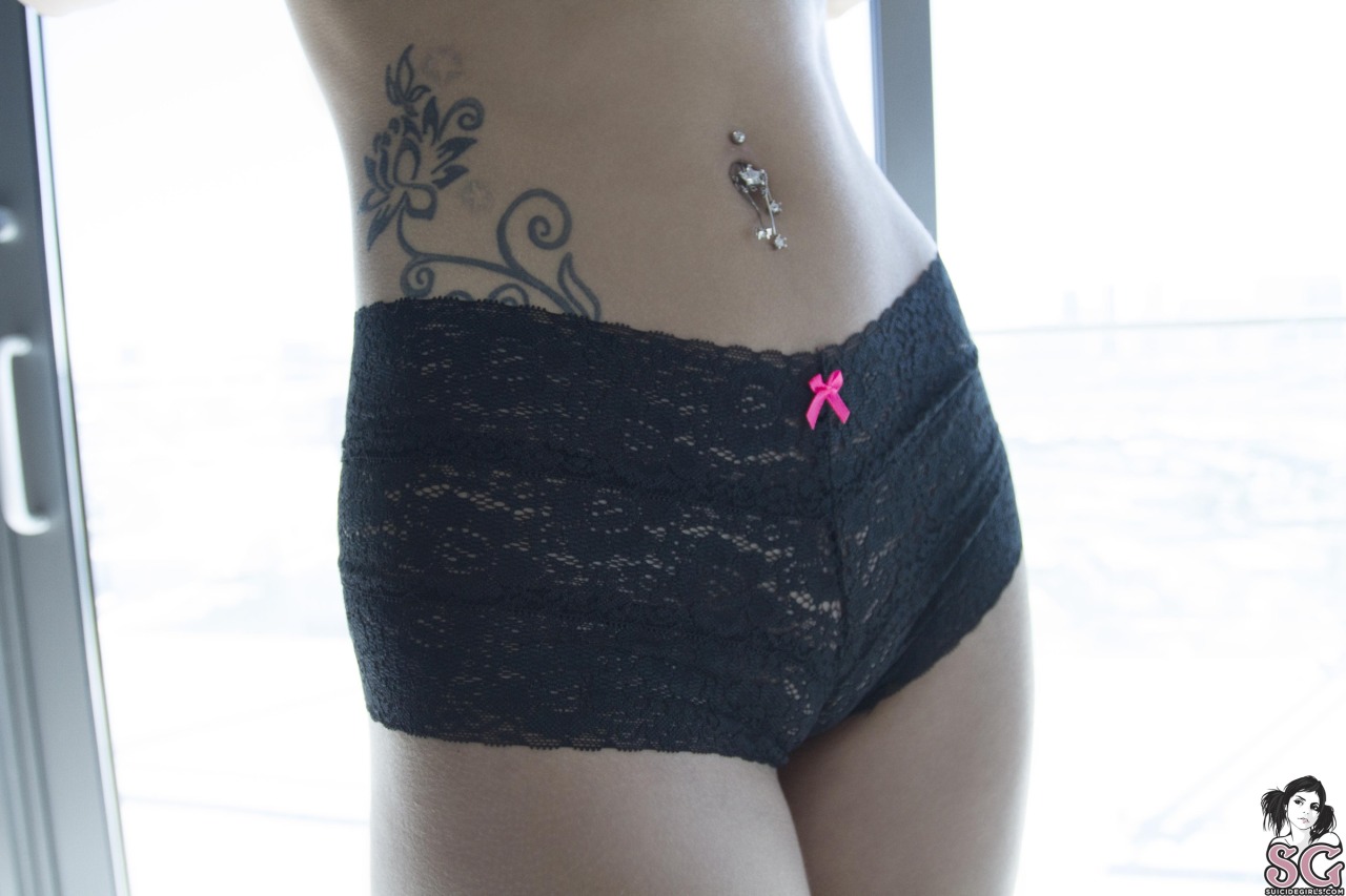 100% Suicide Girls
