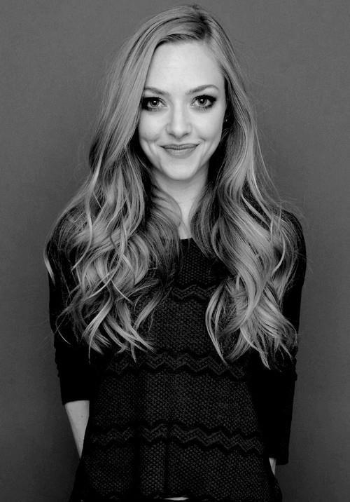 ocean-berry:  h-ypnopompic:  http://www.z100.com/c/?48  Amanda Seyfried is so gorgeous