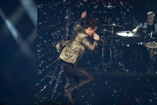 brendonuriesource:January 25 || Panic! At The Bridgestone Arena || kevinklimekart