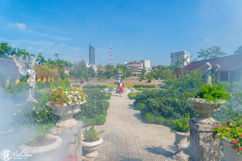 The garden in An Định Palace is now gaining more tourists due to its appearances in recent films and
