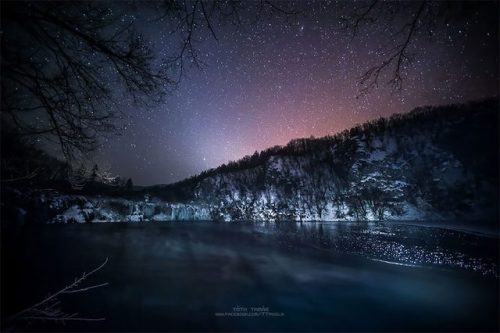 hotteaandoranges: bobbycaputo:    Budapest-Based Photographer Tamas Toth Captured Croatian Plitvice Lakes As They Turned Into A Frozen Fairytale    Splendor. 