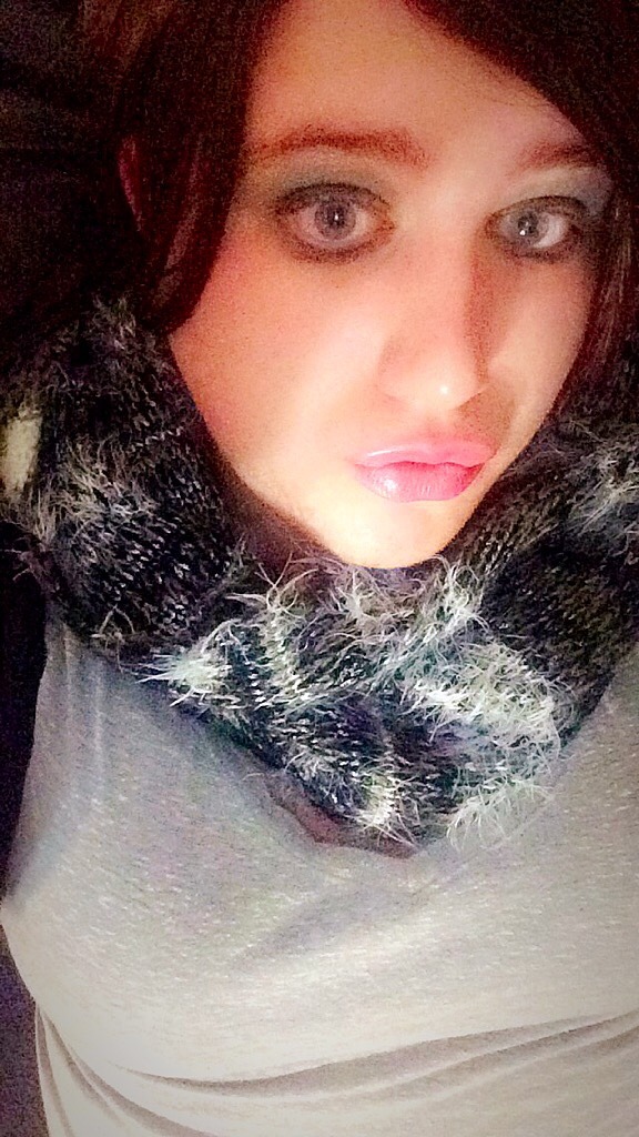 ashleyaurora:  Do you like my scarf?👻  Yes I do I love everything about you