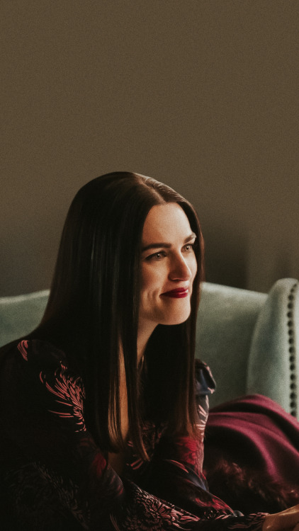 Lena Luthor lockscreenslike/reblog if you save/use