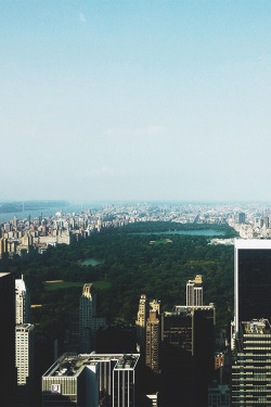 joel:  travelingcolors:  Top of the Rockefeller, NYC | USA (by joel)  wow who took this? omg much vsco aesthetic