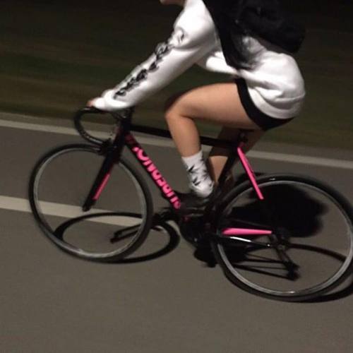 fixiegirls: Repost: @z.stagram:이것은 라이딩 슈퍼노바는 정말 예쁘다 너무 행복하다 . . . . . #fixie#fixieporn#supernova#sup