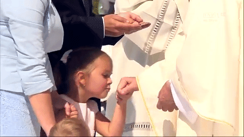 We are sending a BIG HUGS from pope Francis!Have a great Sunday!