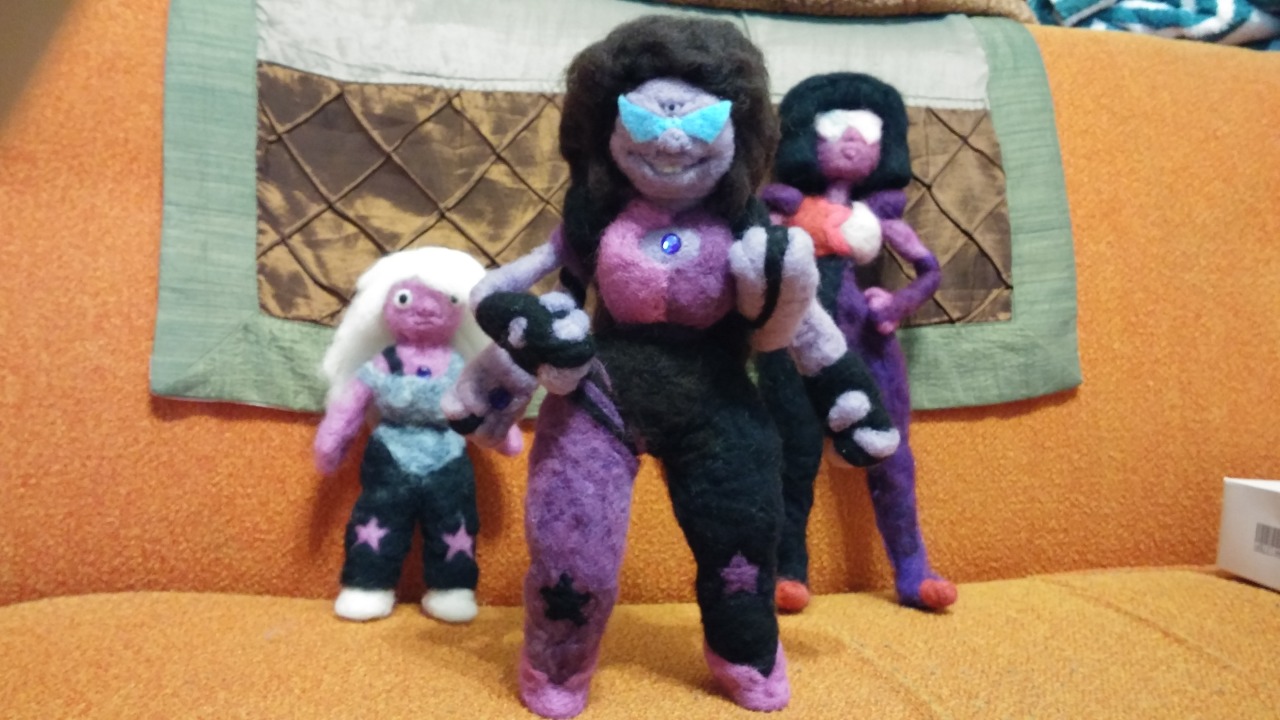 random-ferret:  I finally finished my needle felt plush doll of Sugilite from Steven
