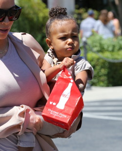 kuwkimye:  Kim & North leaving the movie