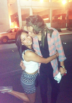 styzles-deactivated20151205:  Harry meeting fans outside his hotel | 02.08.13 