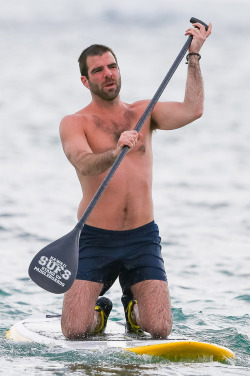 shirtlessmalecelebs:  Zachary Quinto