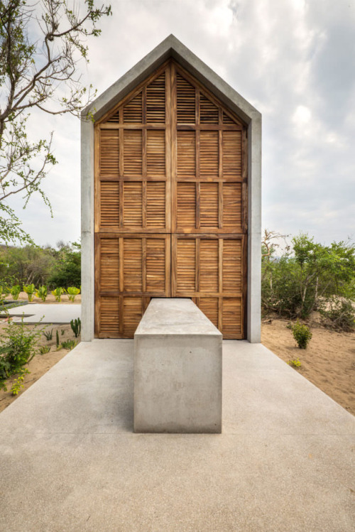 Casa Tiny: Concrete Cabin on Airbnb by Aranza de Ariño from Homeli.co.uk ~ { Facebook | Twitter | Tu