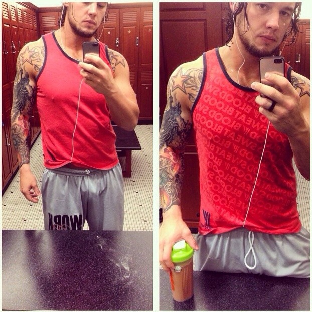 woah-itsveronica:roxymaniaaa:  Baron Corbin IG pics 😋  OKAY