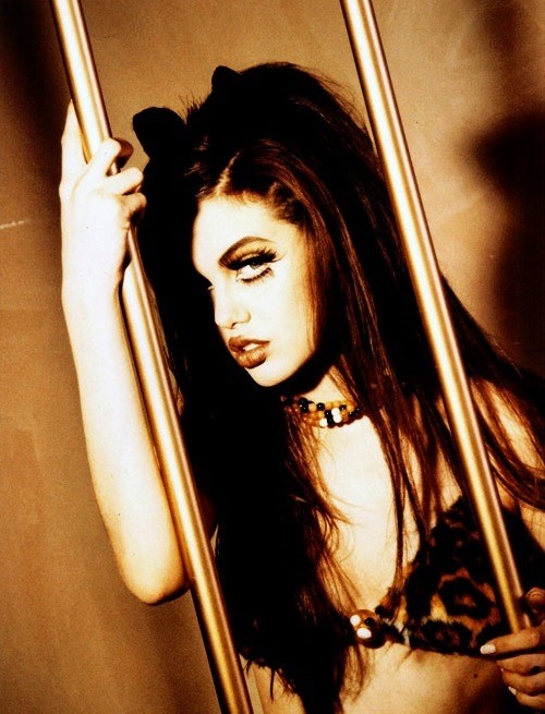 bribooth: sparklingxrain:    Angelina Jolie photographed by Bonnie Lewis (1991)  OMGG