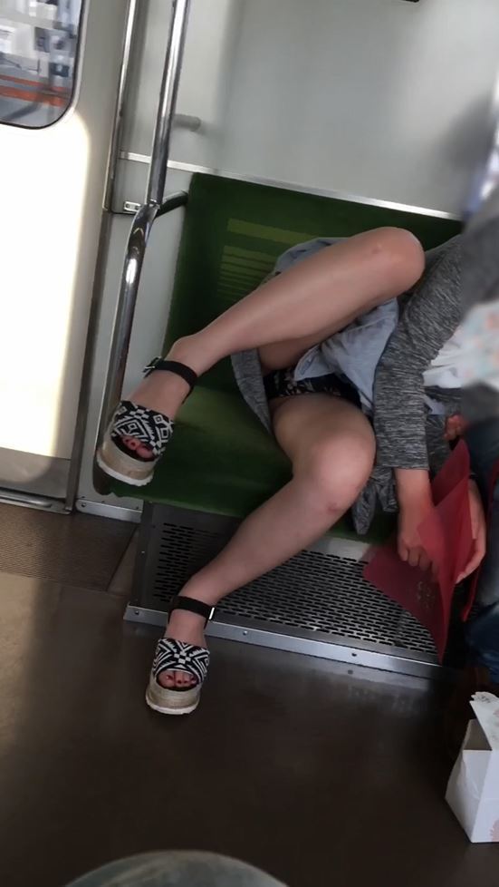 myiloveupskirt:  mitainen:  那么累吗？