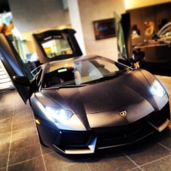 supercars-photography:  Matte Black Aventador