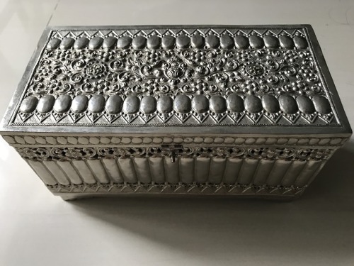 Early 1900s Ornate Kotak Sireh/Tepak Sirih Bertekad (Betel Box) Repoussé Silver  Silverware Large (P