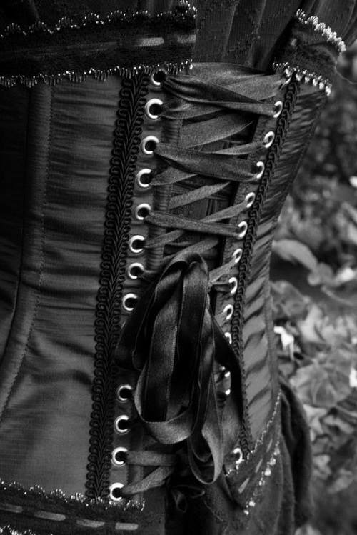 classilysubmissive:  I think corsets are gorgeous  Sexy