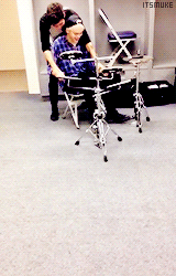 itsmuke:  DRUM LESSONS with huke lemmings
