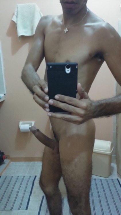 vergasyfetichesgay: Guapo, vergon y con un rico culito, delicioso por donde lo veas! …Para ve