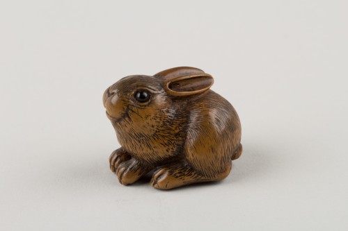 aleyma:Minko, Netsuke of a seated hare, late 18th-early 19th century (source).