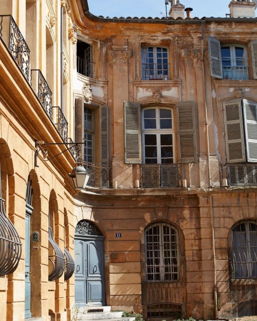 bonjourfrenchwords: Les jolies couleurs des façades d'Aix-en-Provence. • Beautiful façade col