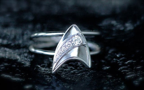 izzymar: katelinnea:mylittleredgirl:gristt:this star trek engagement ring is the most precious 