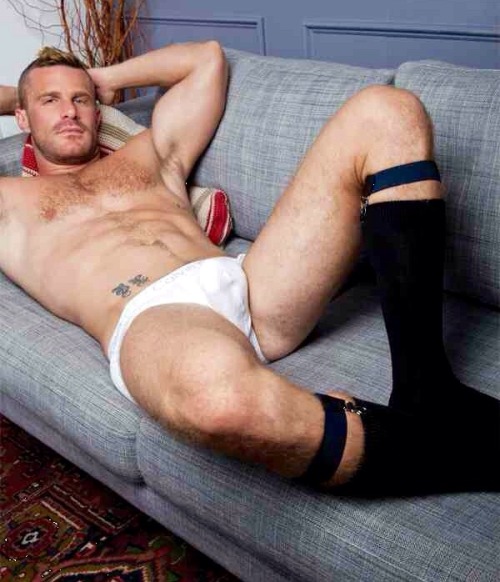 lowhung505:  straightrealmen:  Landon Conrad!!!! Mmmm!!! Yes please!!!  FOLLOW LOWHUNG505 @ http:// lowhung505.tumblr.com Over 29,000 Followers.