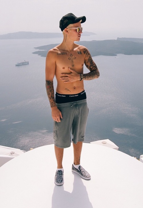 XXX Justin Bieber Shirtless photo