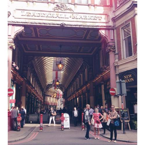 vief: ✌️❤️✌️ (at Diagon Alley (Leadenhall Market, London))