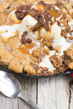 in-my-mouth:  Chocolate Lava Skillet Cookie