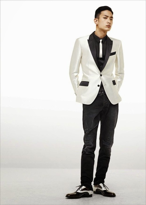 death-by-dior:global-fashions:  Sung Jin Park - DOLCE & GABBANA S/S 2015 LOOKBOOK#sungjinpark #dolce&gabbana #menswear #fashion  X