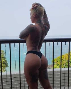 No lady has a better body then Christy Mack O M G